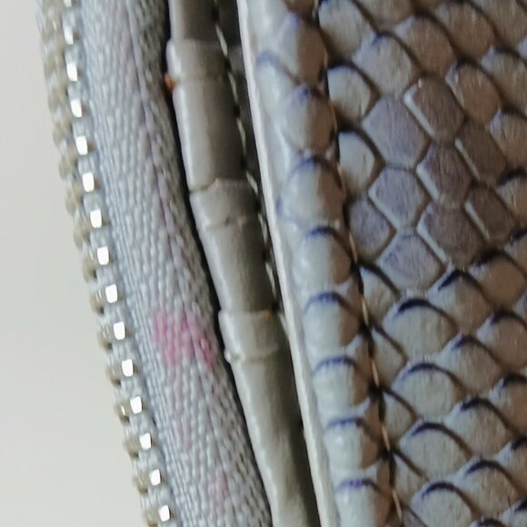 GUC Adrienne Vittadini Faux Leather Animal Scale Textured Full Zip Wallet - Picture 7 of 7